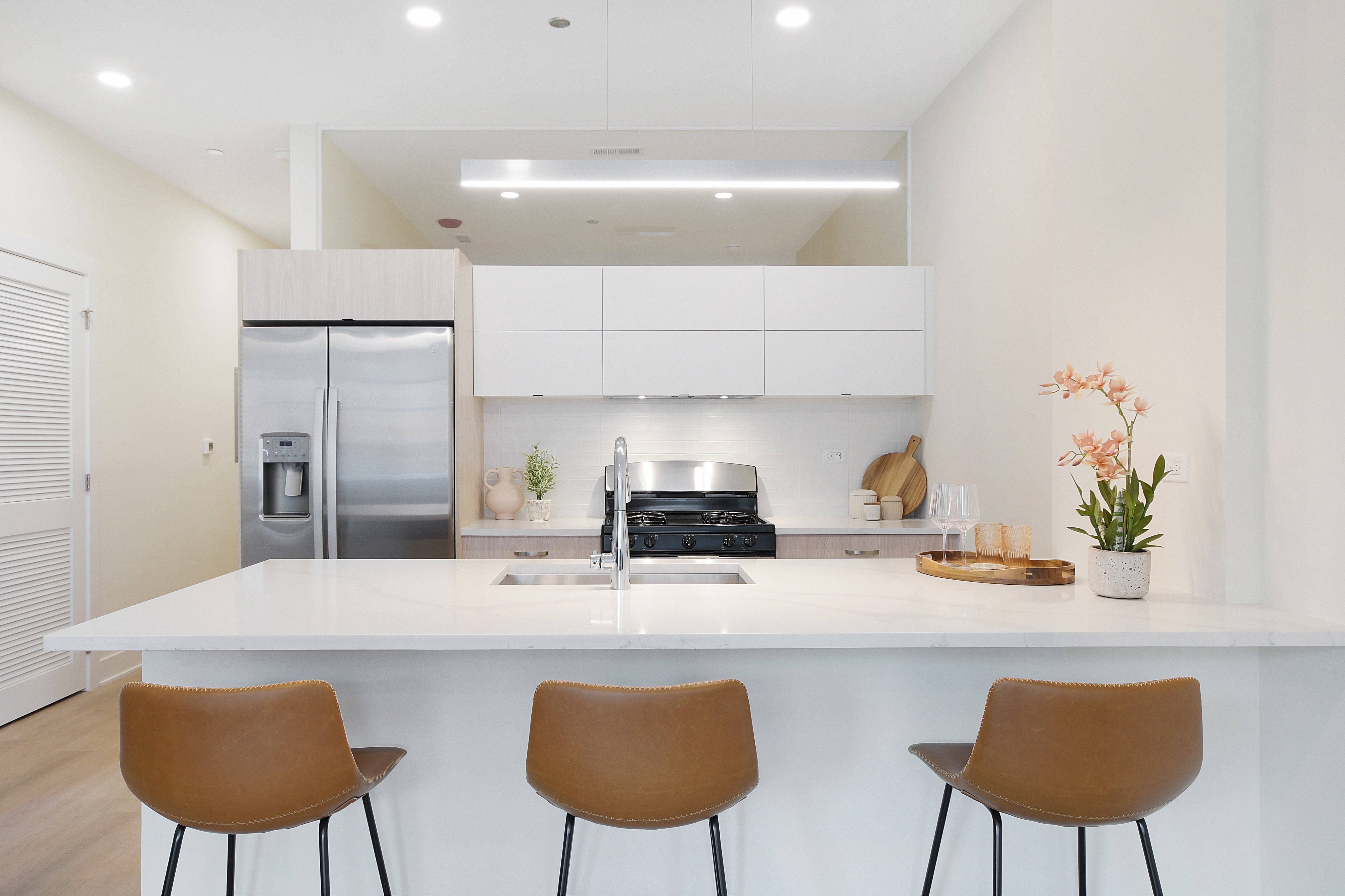 Belfield 3924 N. Lincoln Ave., Chicago, IL 60613 Irving Park - Leasing by Cross Street